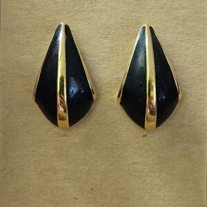 Vintage Napier Gold Tone Black Enamel Curved Diamond-Shaped Tone Stud earrings